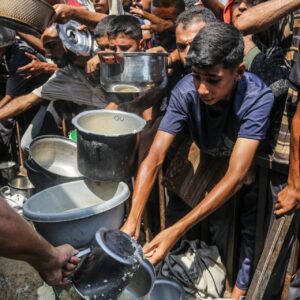 acliktan cocuk olumleri 100e ulasan gazzede yemek dagitildi e9ivjr7a