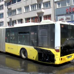 iett otobusunde korkutan yangin yolcular tahliye edildi L5L1qlpz