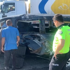 karamanda rus turistlerin minibusu kaza yapti qUJ6ljjS