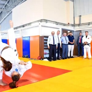 vali ustaoglundan genclere spor ve kisisel gelisim mesaji tV123xvf