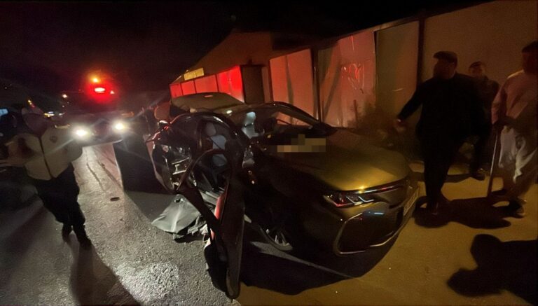 cakmak gazi tupu bomba gibi patladi otomobilin tavani ve camlari parcalandi 6XtxdHWt