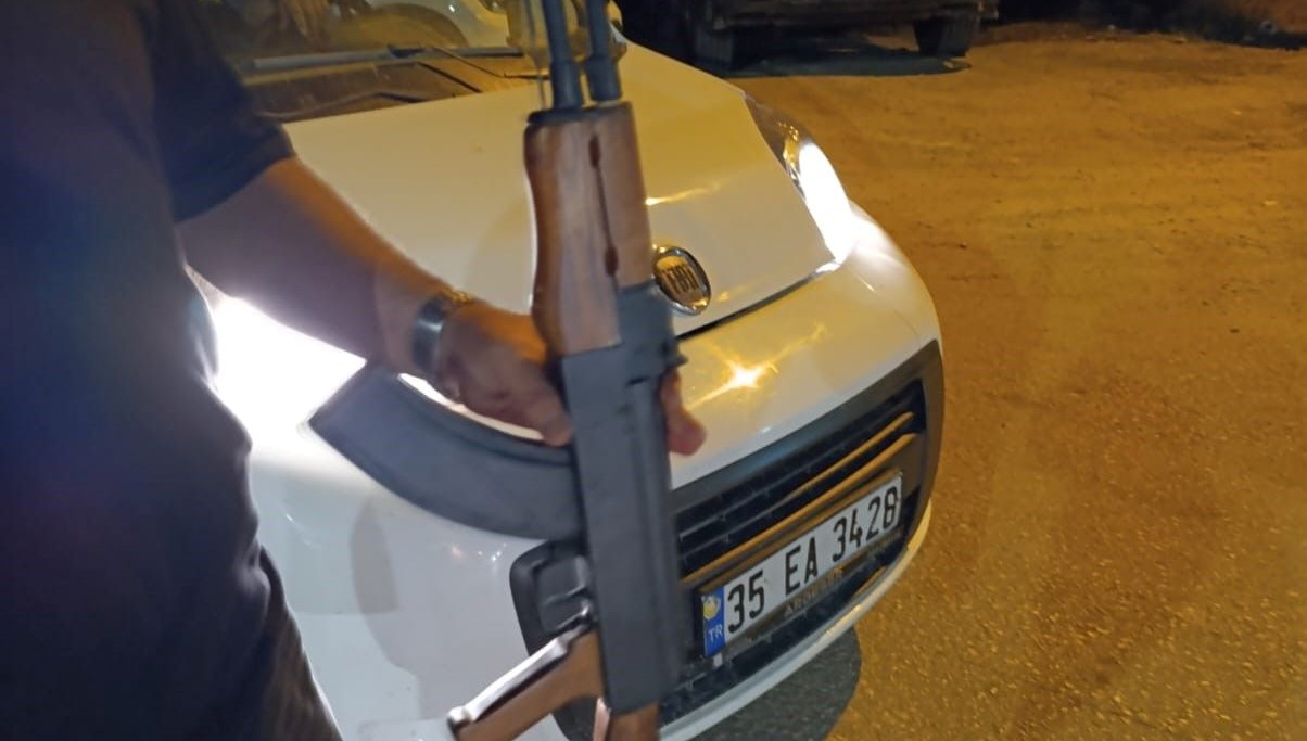 mobilyacinin ahsap silahi polisi harekete gecirdi IYJOcWMI