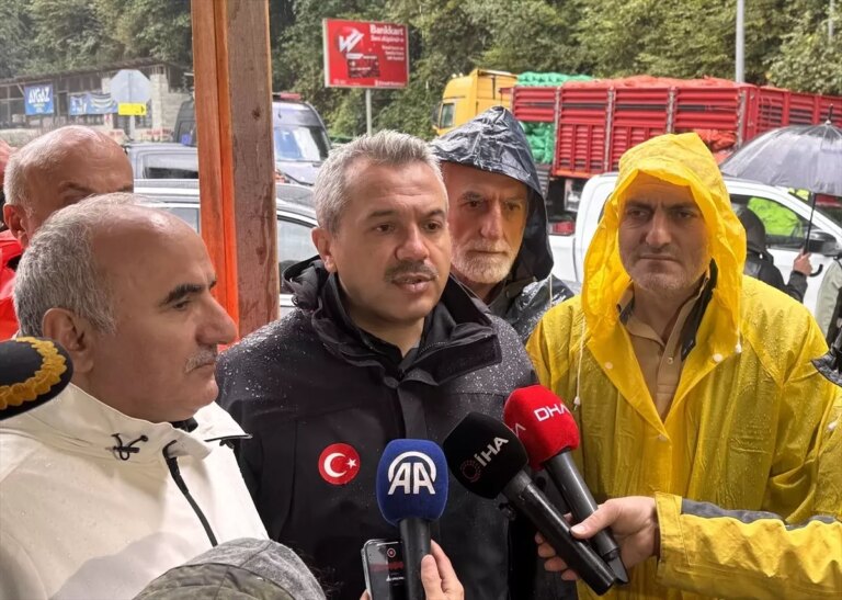 rizede saganak ve heyelanlar ILI5ecsf