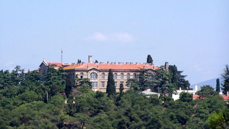 yarim asiri asan kordugum heybedeliada ruhban okulu yeniden acilacak mi IBs2uNHh