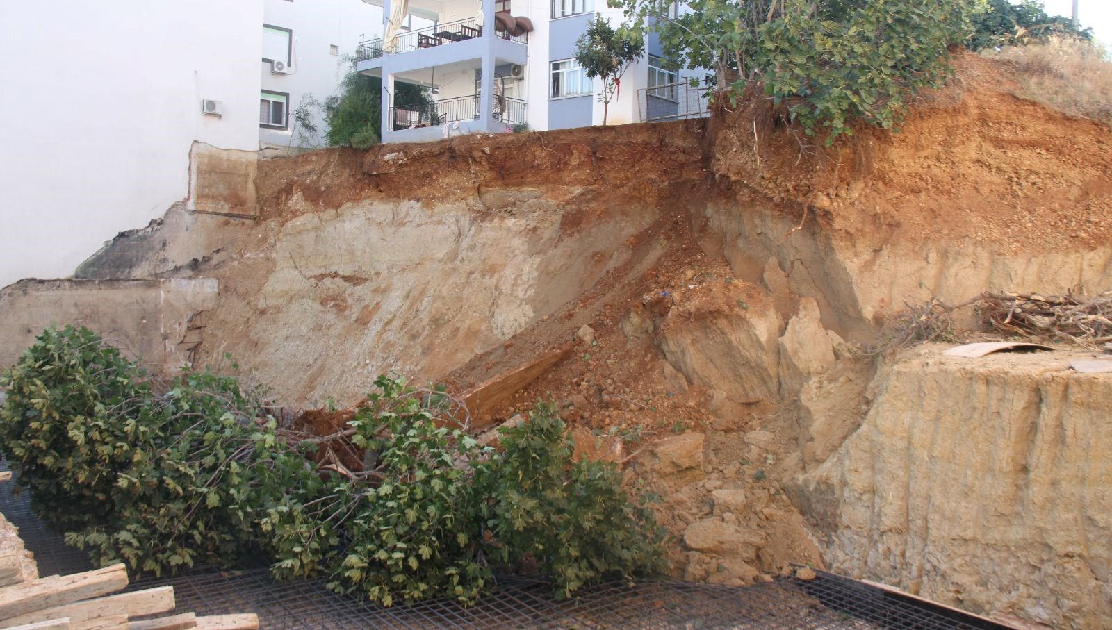 ayni insaatta ikinci kez gocuk xPgaF8Kb.jpg