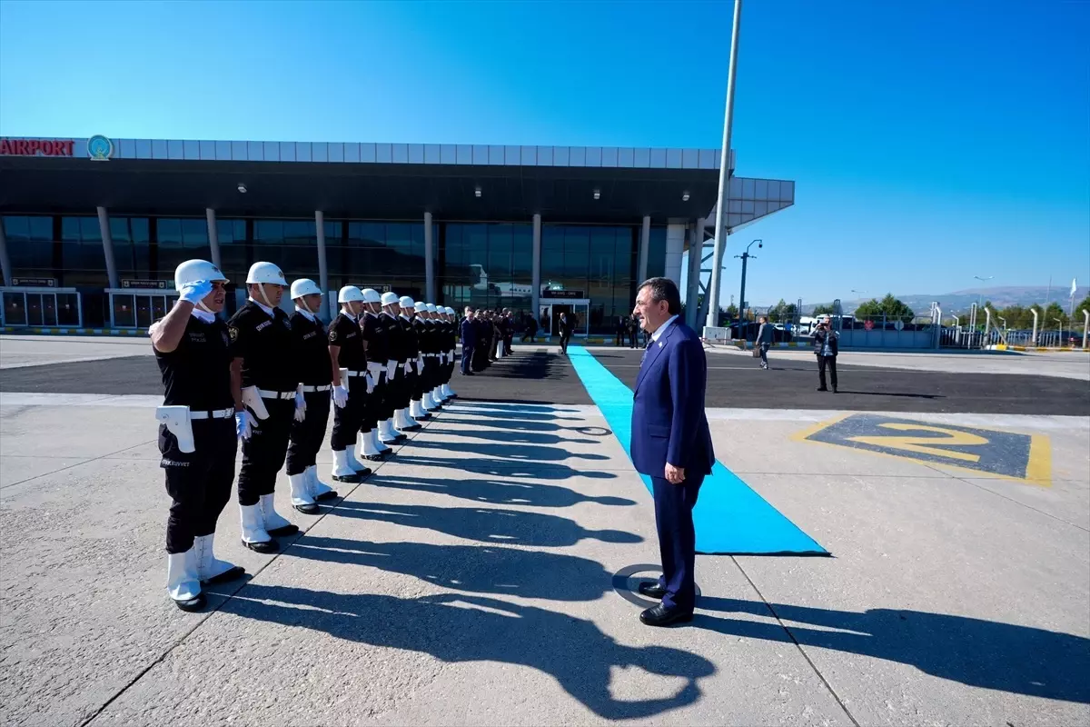 cumhurbaskani yardimcisi yilmaz bingol universitesi 2025 2026 akademik yili ilk dersinde konustu aciklamasi nKrGxicD