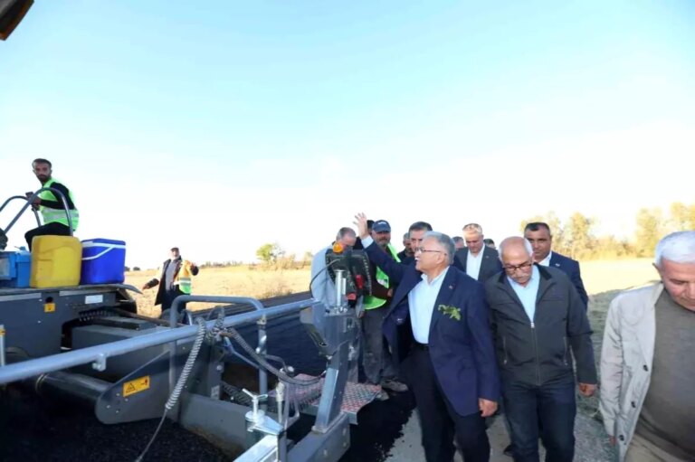 kayseride kirsal yollar icin 15 bin ton asfalt calismasi 5u1JrX5v.jpg