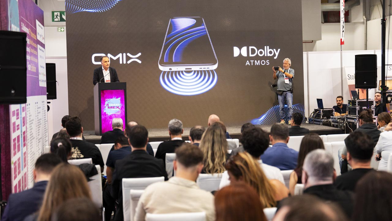 mistacoglu holding mobisad imex fuarinda oppo ve omixin yeni akilli cihazlarini tanitti 2cI7hVne.jpg