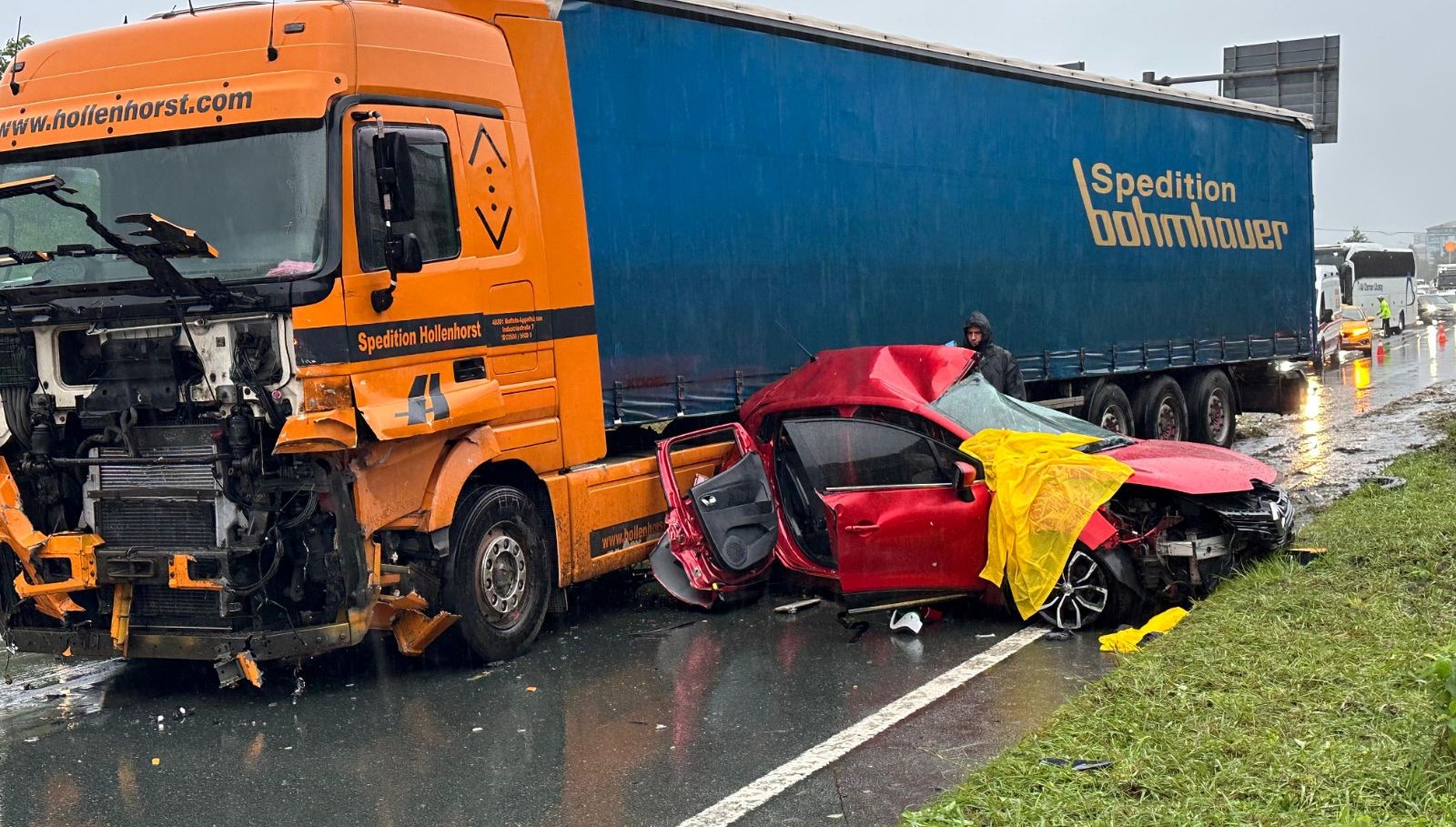 rizede katliam gibi kaza ayni otomobildeki 3 kisi oldu s1BwGKVO.jpg