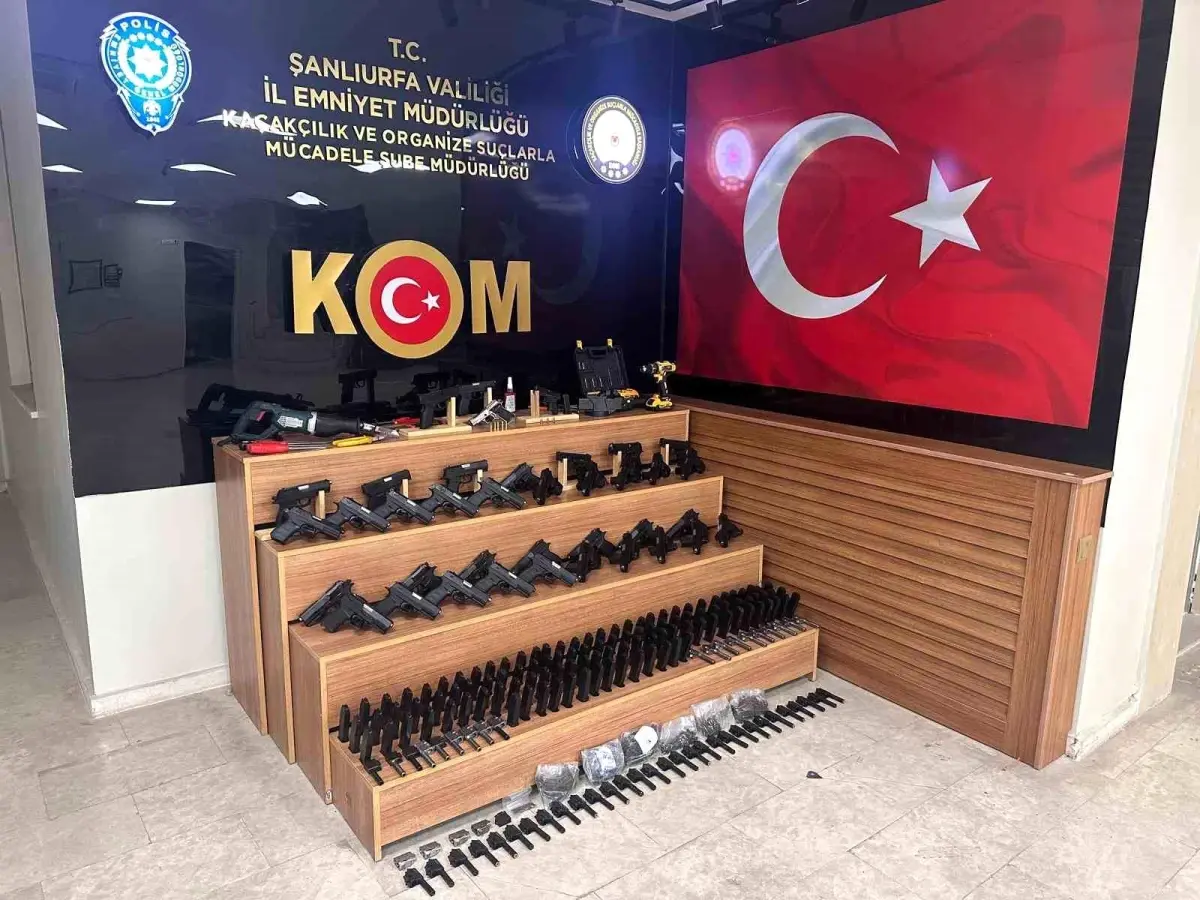 sanliurfada ruhsatsiz 37 silah ele gecirildi 3 supheli gozaltinda INYq7mZV.jpg