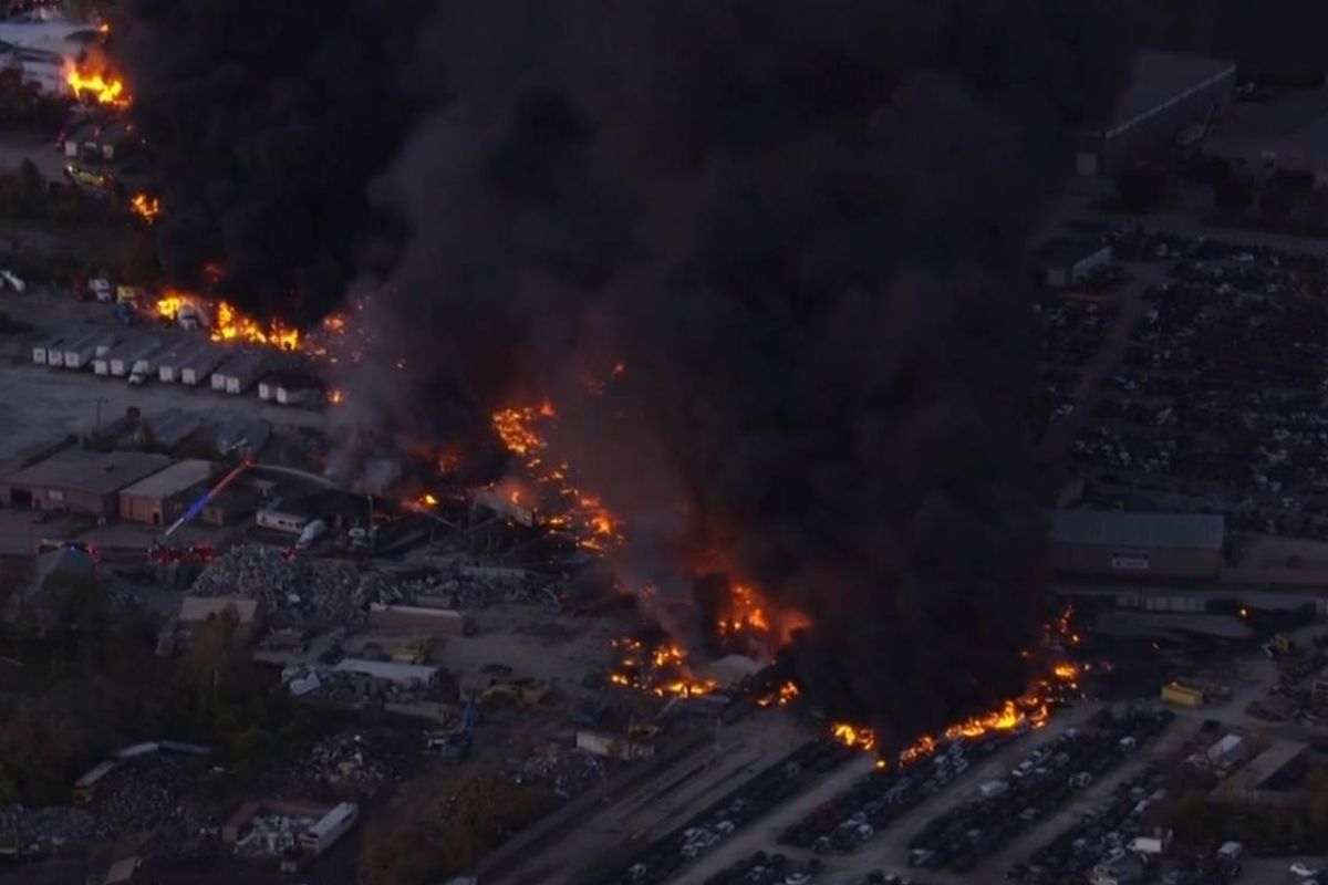 abdde kargo sirketi upsye ait ucak dustu ardindan patlama meydana geldi CaMGAOtH.jpg