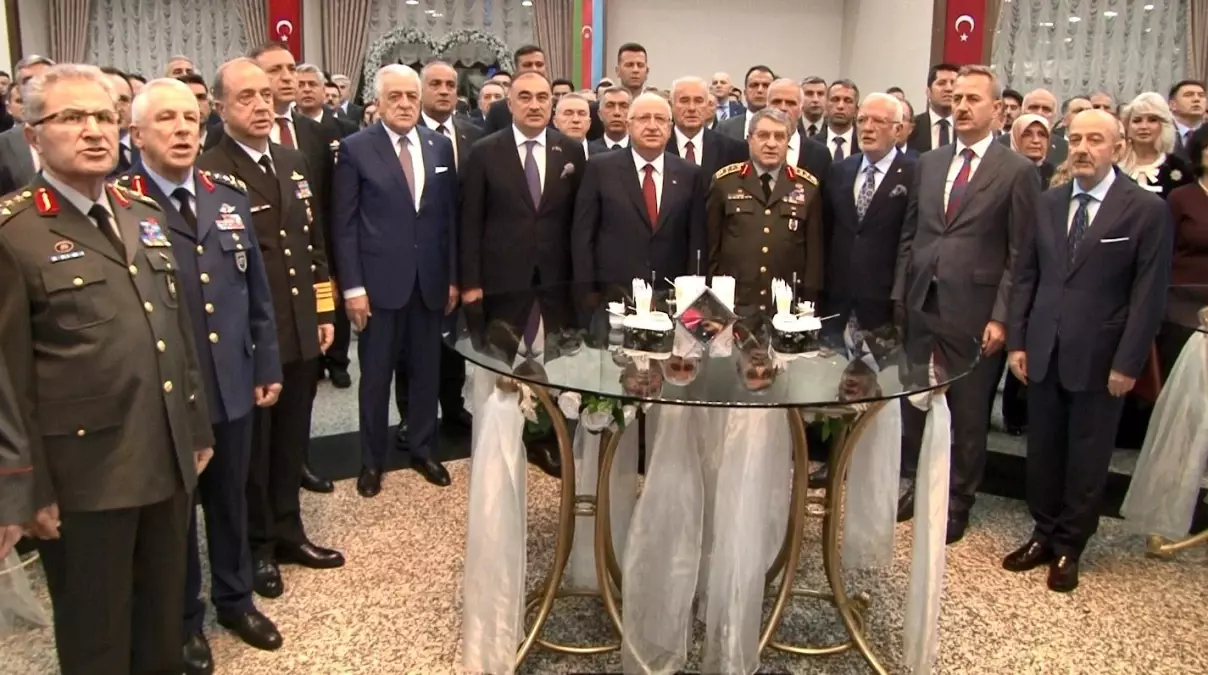 bakan guler turk ve azerbaycan silahli kuvvetleri artik yalnizca dost degil kader birligi yapmis iki ordudur xENIJ4iH.jpg