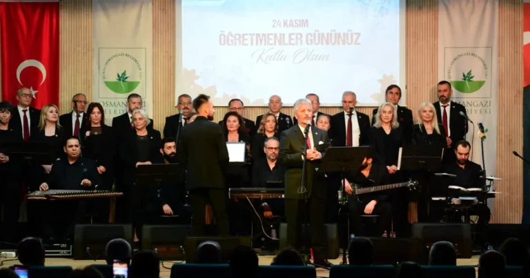 bursa-osmangazide-egitimcilere-anlamli-kutlama-EVALAi3G.webp