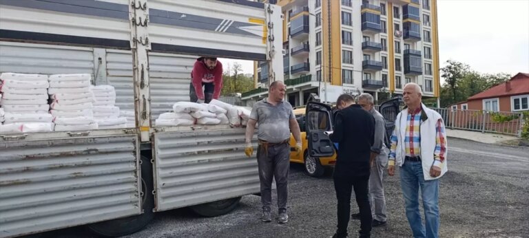 eynesilde ciftcilere tarim kireci dagitildi 4j2HXaAn.jpg