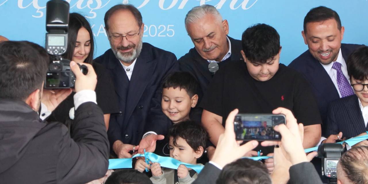 gorevden alindi ama torenlere devam ediyor ali erbas anaokulu acilisinda ortaya cikti HQcgMe1z.jpg