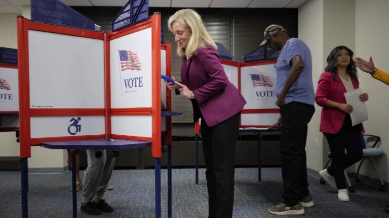 secilmesinin uzerinden 1 yil gecti trumpin ilk buyuk sinavi bugun secim sonuclari abdye dair ne soyleyecek cumhuriyetcileri ne bekliyor qCKmwttl.jpg