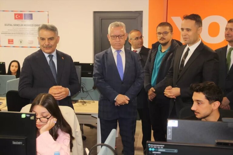 yozgatta dijital genclik merkezi acildi sLsXiY6K.jpg