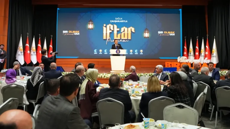 ak-parti-genel-merkez-saglik-politikalari-baskanligindan-saglik-calisanlarina-iftar-programi-uAAJA3an.webp