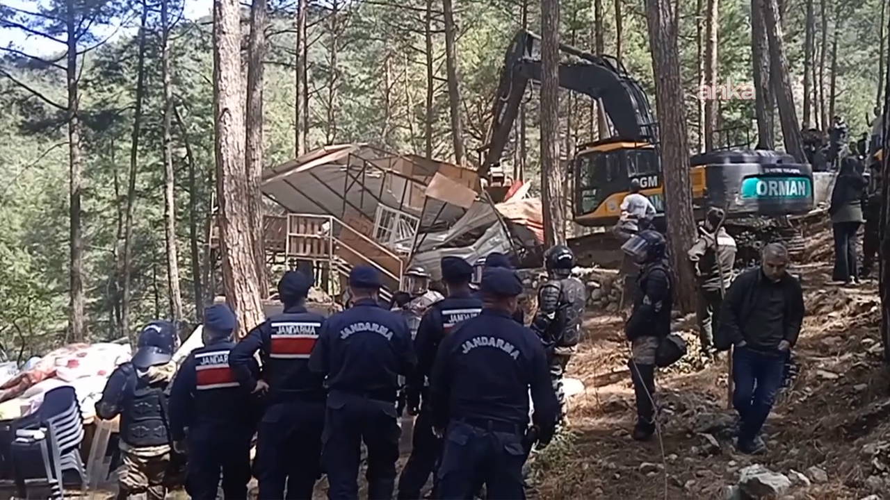 Osmaniye’de Kaçak Yayla Evleri Yıkıldı, Sahipleri Üzüntü İçinde