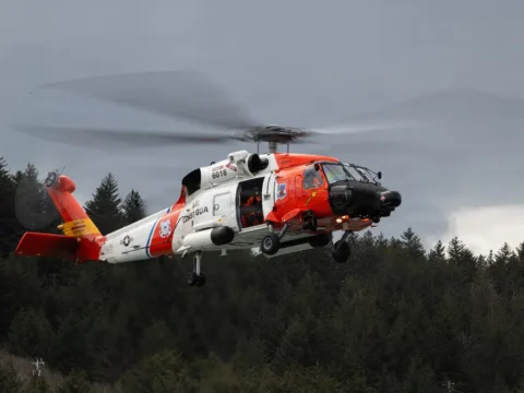 ABD Sahil Güvenliği helikopteri eğitim uçuşunda düştü
