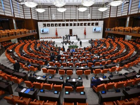 Daha once gorulmemis plan dikkat ceken iddia 10 vekil daha parti degistirecek kLUxuxPV