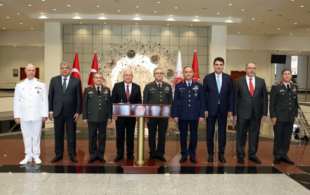milli-savunma-bakani-guler-msunun-2026-2027-acilis-torenine-istanbulda-katildi-m7qdcA5I