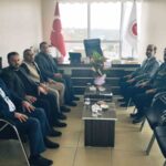 Van Edremit Nüfus Müdürlüğü personeli, Müftülük personeline çiçek takdim etti